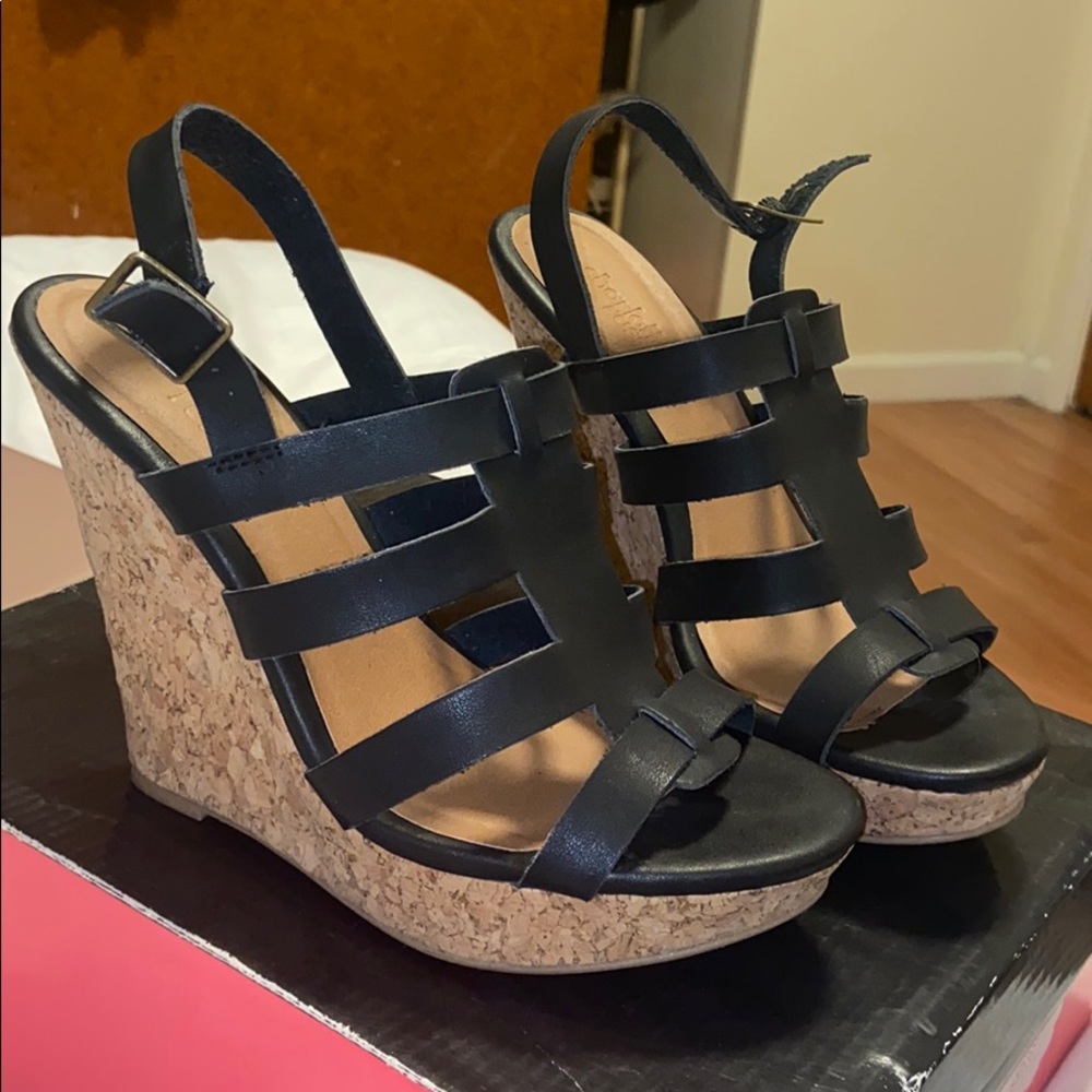 Women’s black wedges